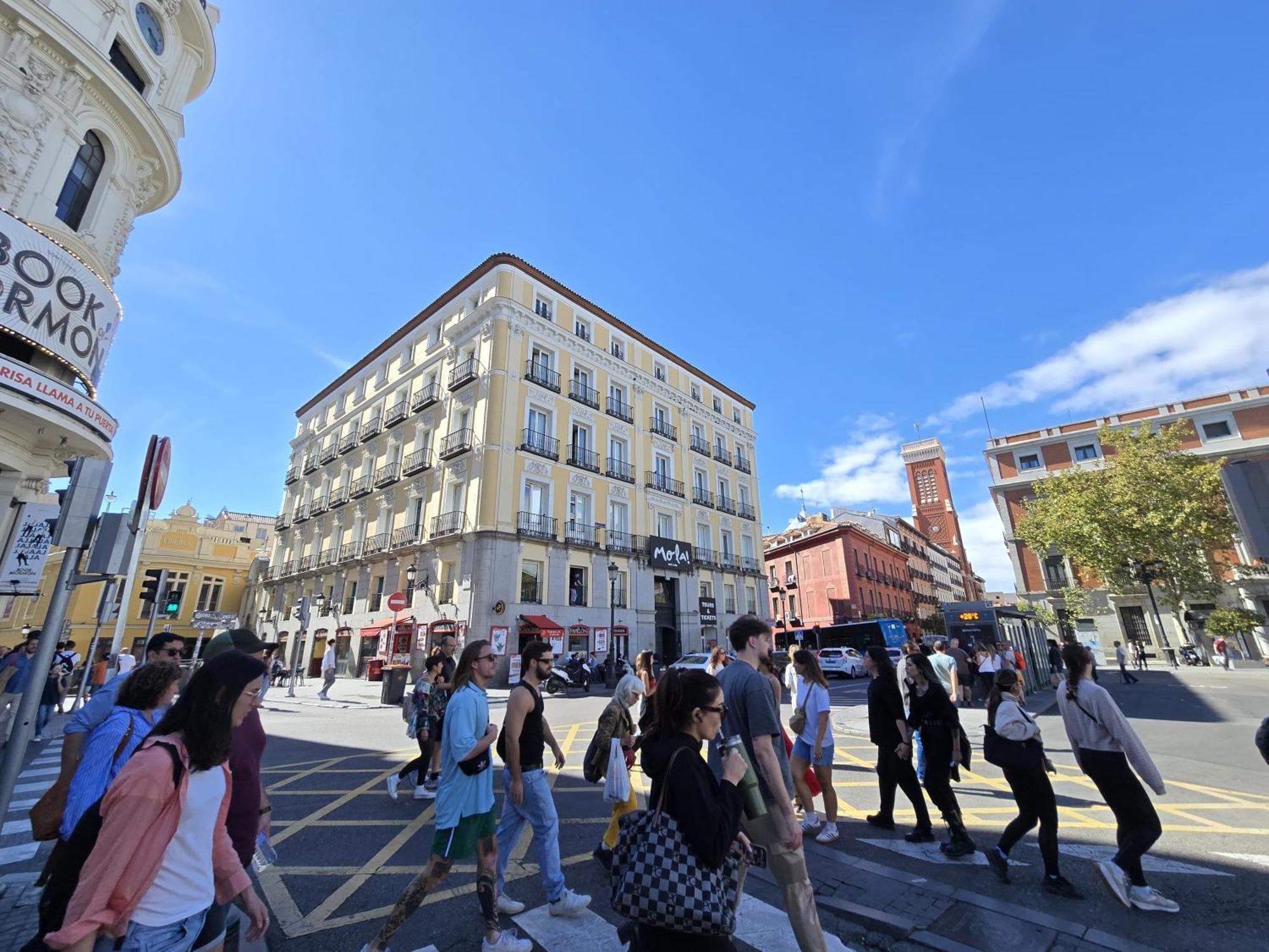 Ch Cruz Madrid Hotel Bagian luar foto