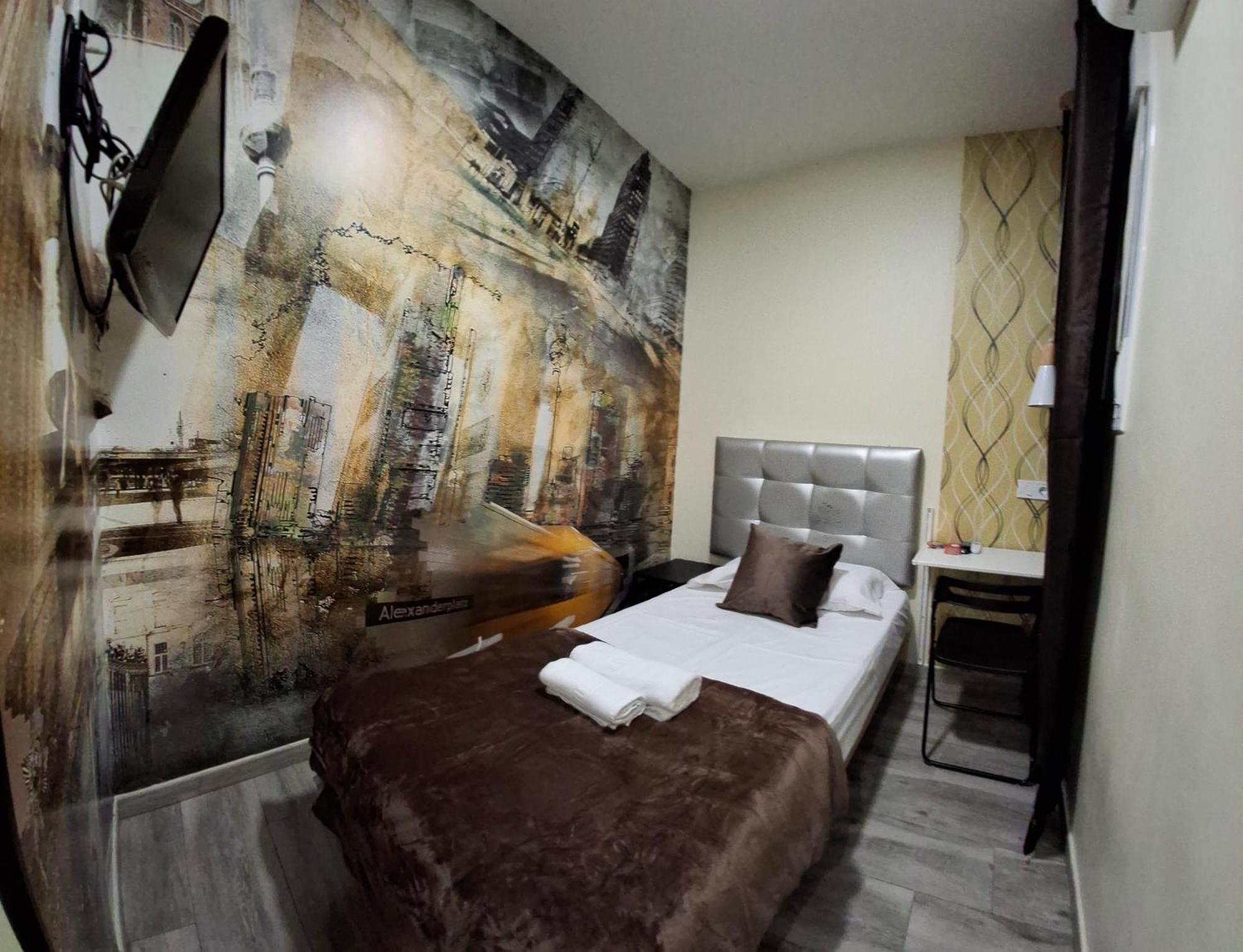 Ch Cruz Madrid Hotel Bagian luar foto