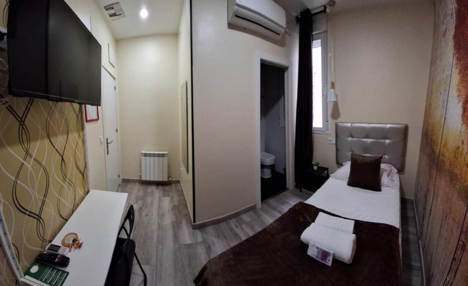 Ch Cruz Madrid Hotel Bagian luar foto
