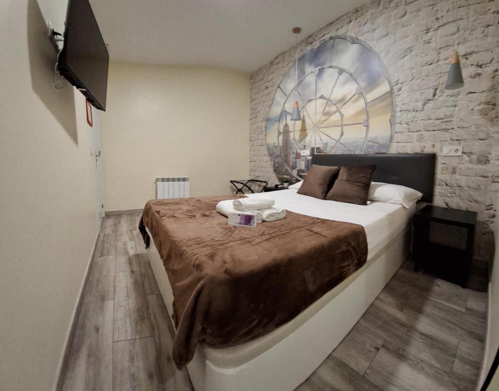 Ch Cruz Madrid Hotel Bagian luar foto