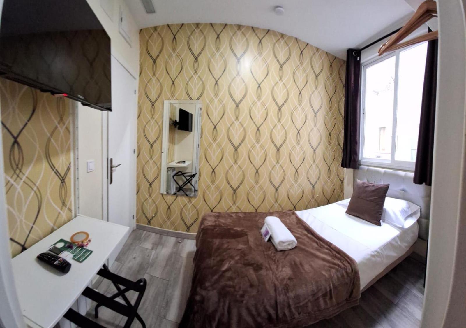 Ch Cruz Madrid Hotel Bagian luar foto
