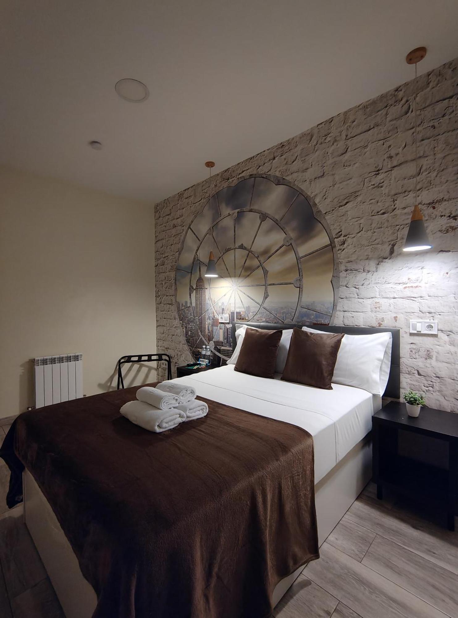 Ch Cruz Madrid Hotel Bagian luar foto