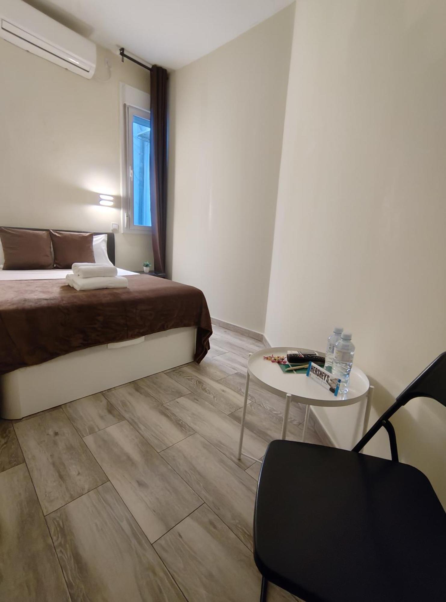 Ch Cruz Madrid Hotel Bagian luar foto