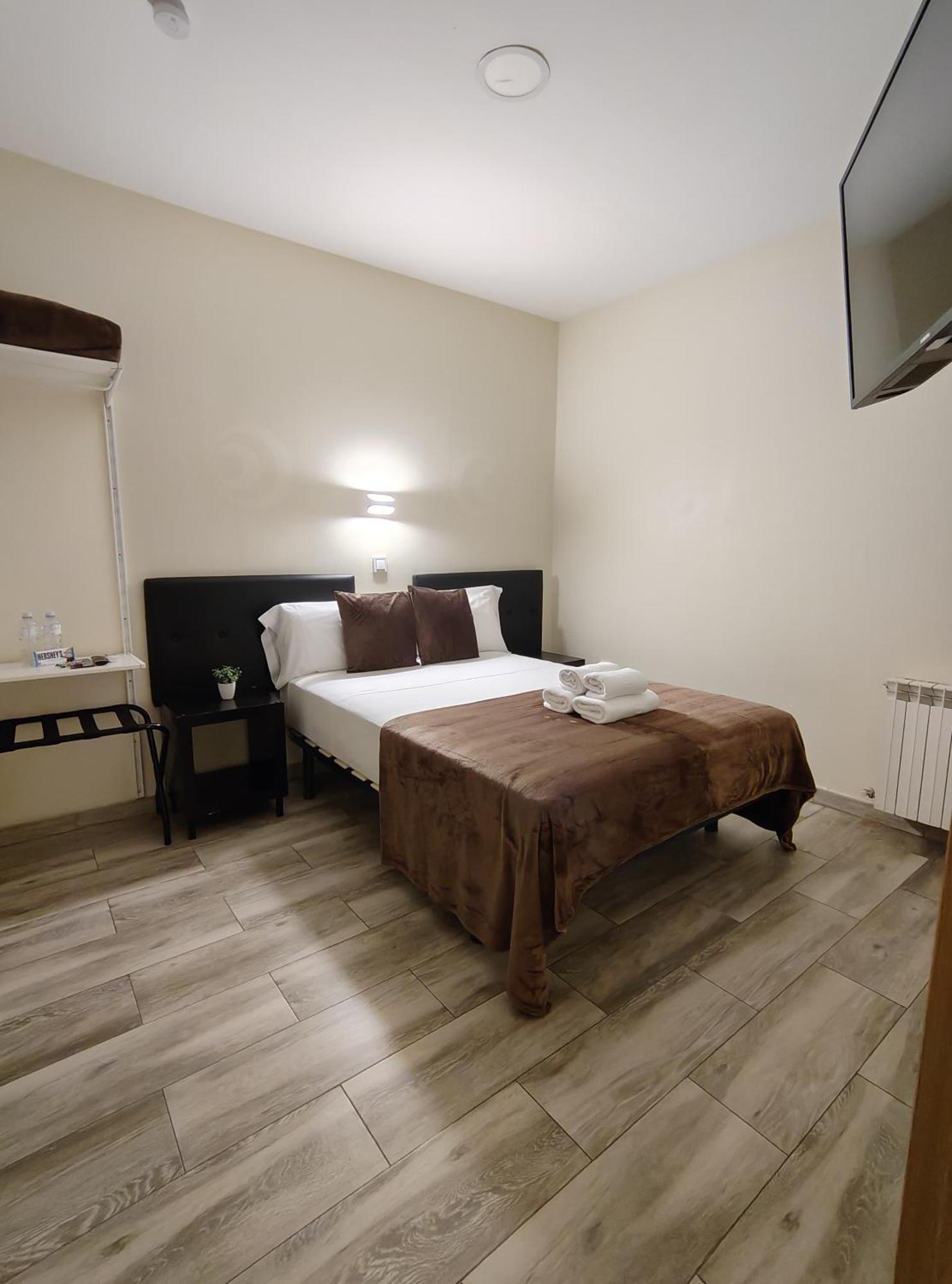 Ch Cruz Madrid Hotel Bagian luar foto