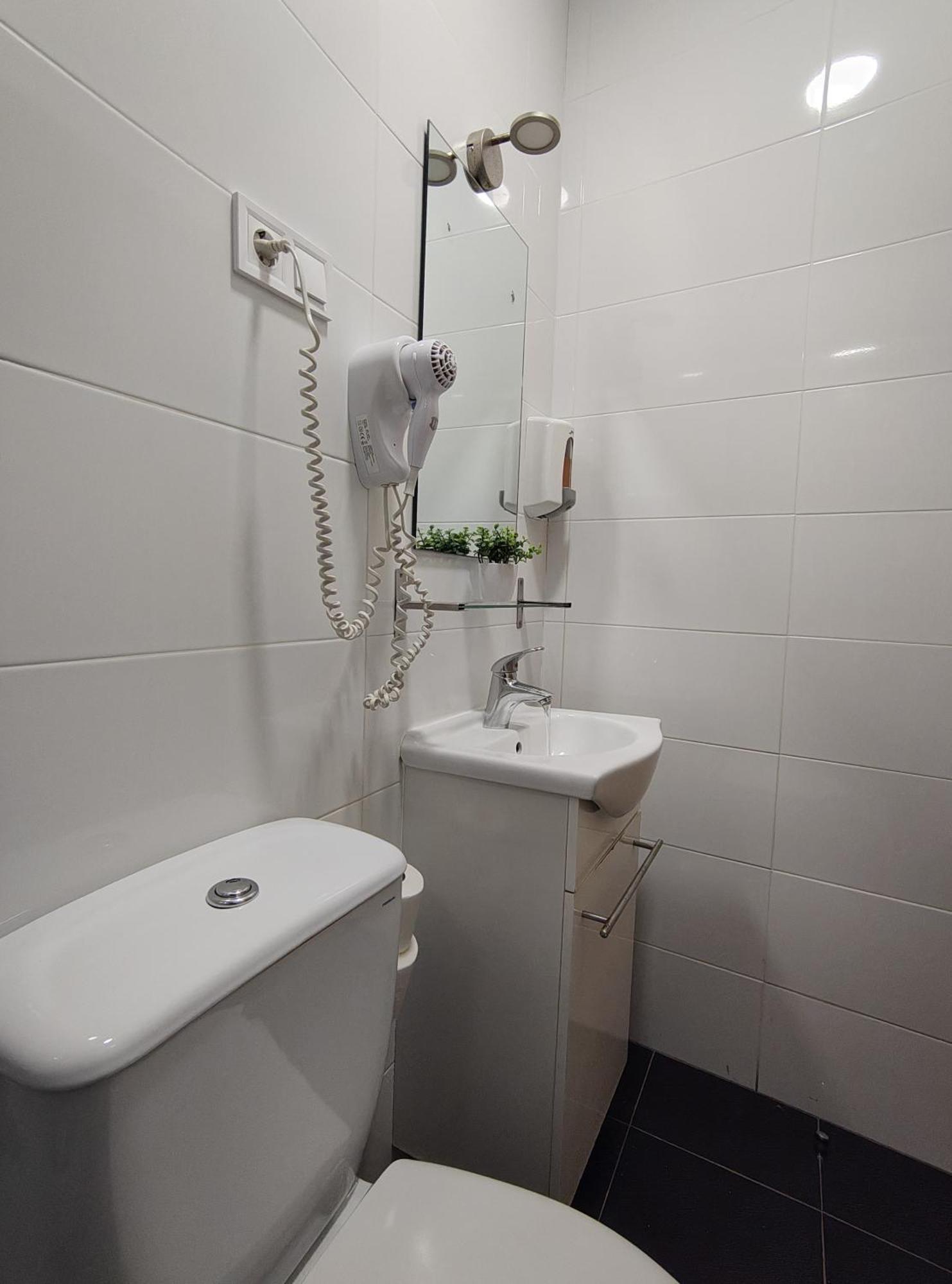 Ch Cruz Madrid Hotel Bagian luar foto